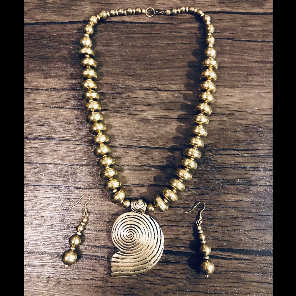 Bronze Gold Tone Unique Shell Style Necklace